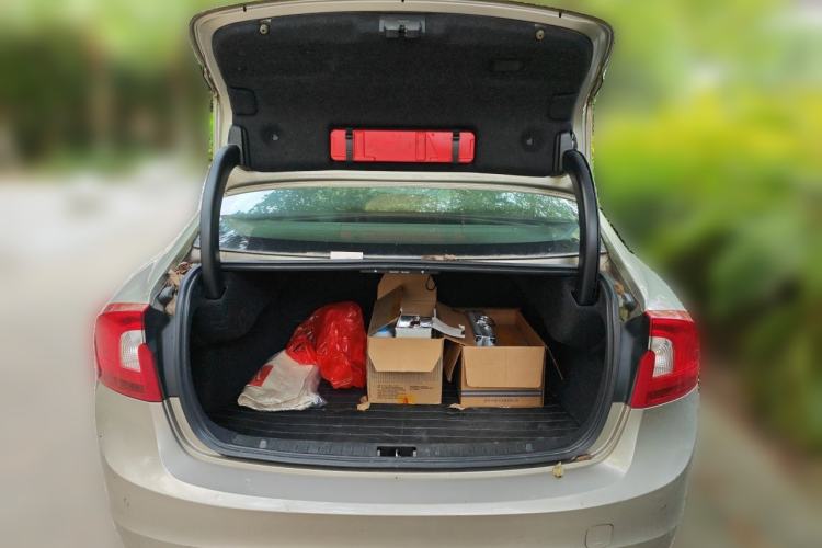Used Volvo S60 2014 S60L 2.0T Zhiyuan Edition Trunk