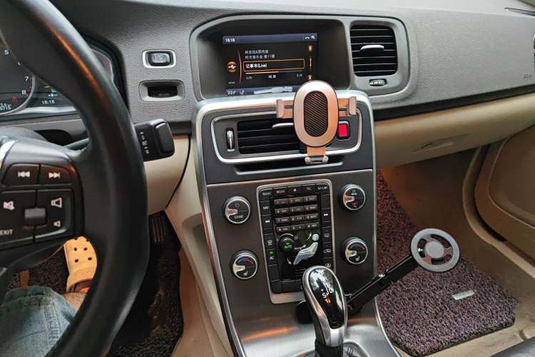 Used Volvo S60 2014 S60L T5 Intelligent Drive Edition Audio And AC Panel