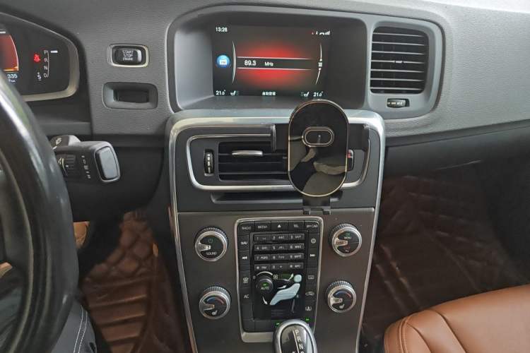 Used Volvo S60 2014 S60L T5 Intelligent Drive Edition Audio And AC Panel