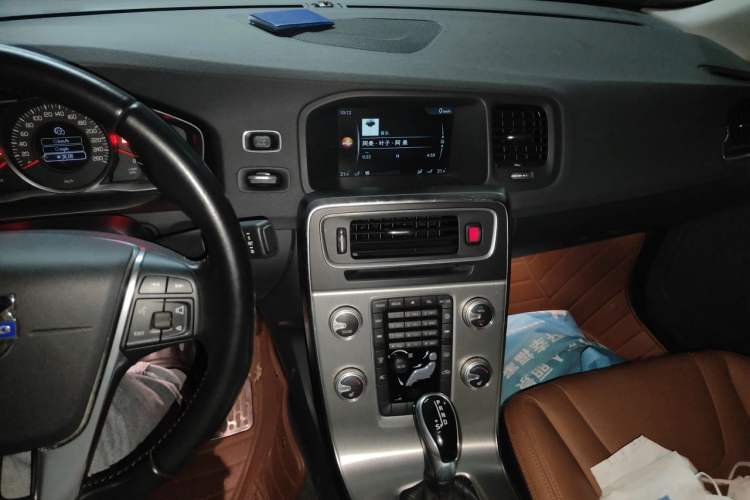 Used Volvo S60 2014 S60L 2.0T Zhiyuan Edition Audio And AC Panel