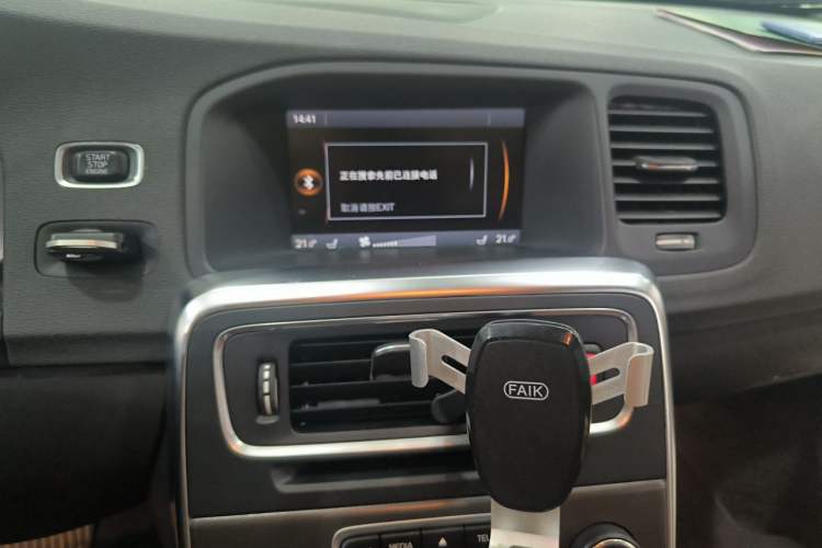 Used Volvo S60 2014 S60L T5 Intelligent Drive Edition Audio And AC Panel