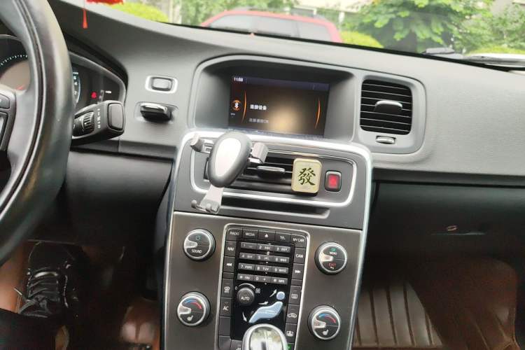 Used Volvo S60 2014 S60L T5 Smart Upgrade Edition Audio And AC Panel
