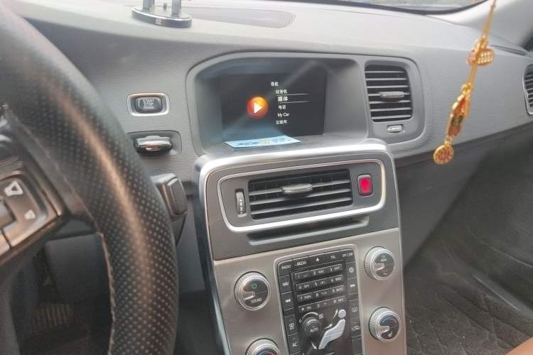 Used Volvo S60 2014 S60L 2.0T Zhiyuan Edition Audio And AC Panel