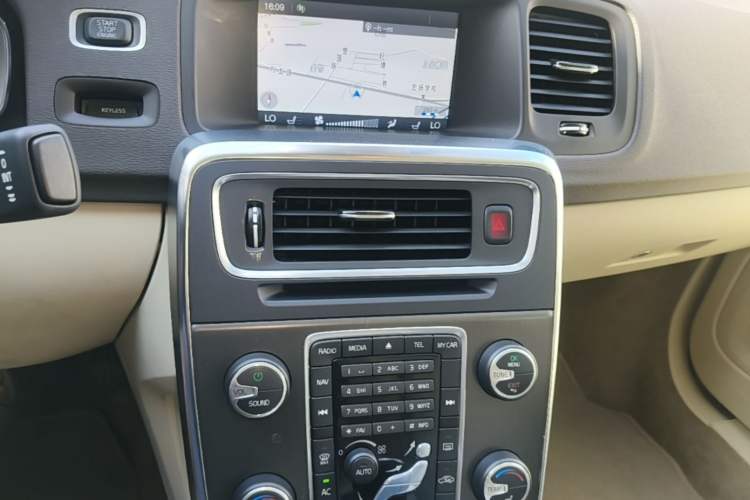 Used Volvo S60 2014 S60L T5 Intelligent Drive Edition Audio And AC Panel