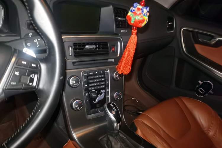 Used Volvo S60 2014 T5 Zhiya Edition Audio And AC Panel