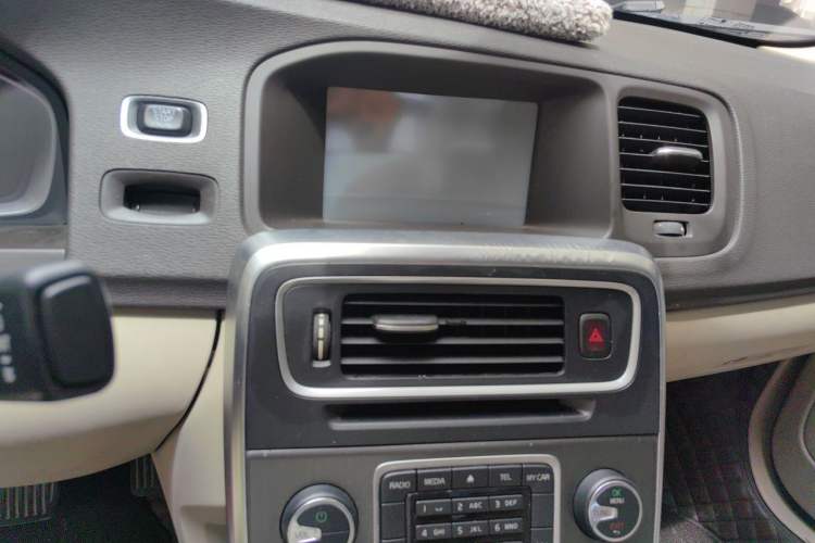 Used Volvo S60 2014 S60L 2.0T Zhiyuan Edition Audio And AC Panel