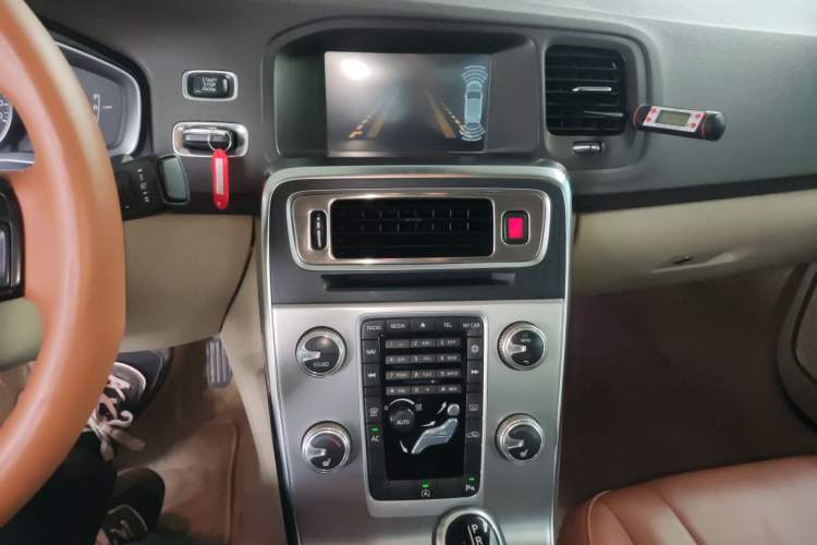 Used Volvo S60 2014 S60L 2.0T Zhiyuan Edition Audio And AC Panel