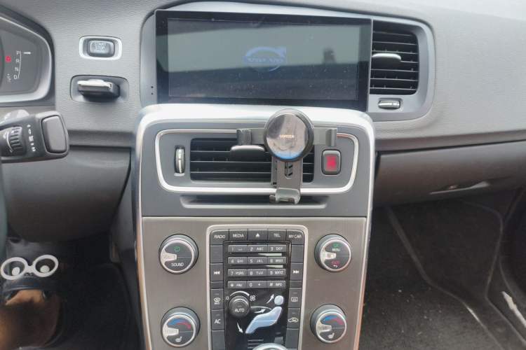 Used Volvo S60 2014 S60L 2.0T Zhiyuan Edition Audio And AC Panel