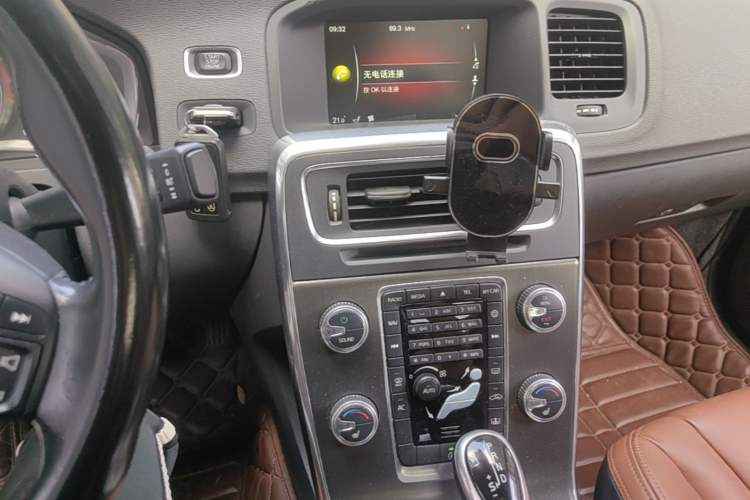Used Volvo S60 2014 S60L T5 Intelligent Drive Edition Audio And AC Panel