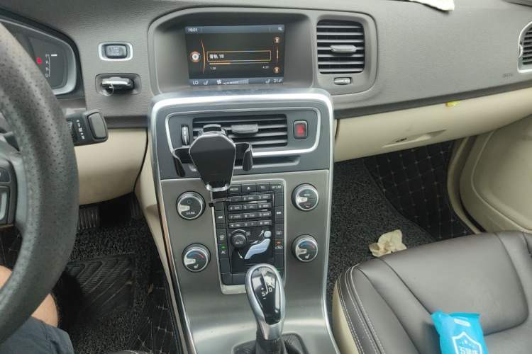 Used Volvo S60 2014 S60L 2.0T Zhiyuan Edition Audio And AC Panel