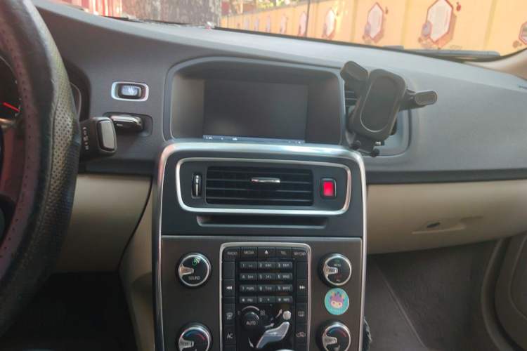 Used Volvo S60 2014 T5 Zhiyi Edition Audio And AC Panel