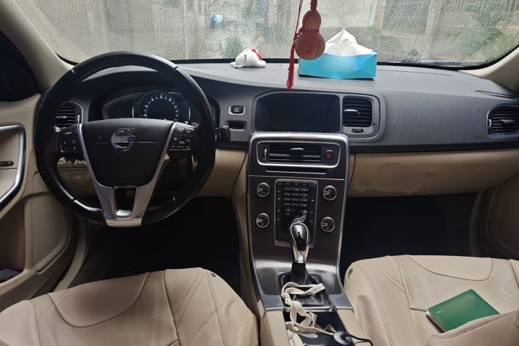 Used Volvo S60 2014 T5 Zhiya Edition Center Console