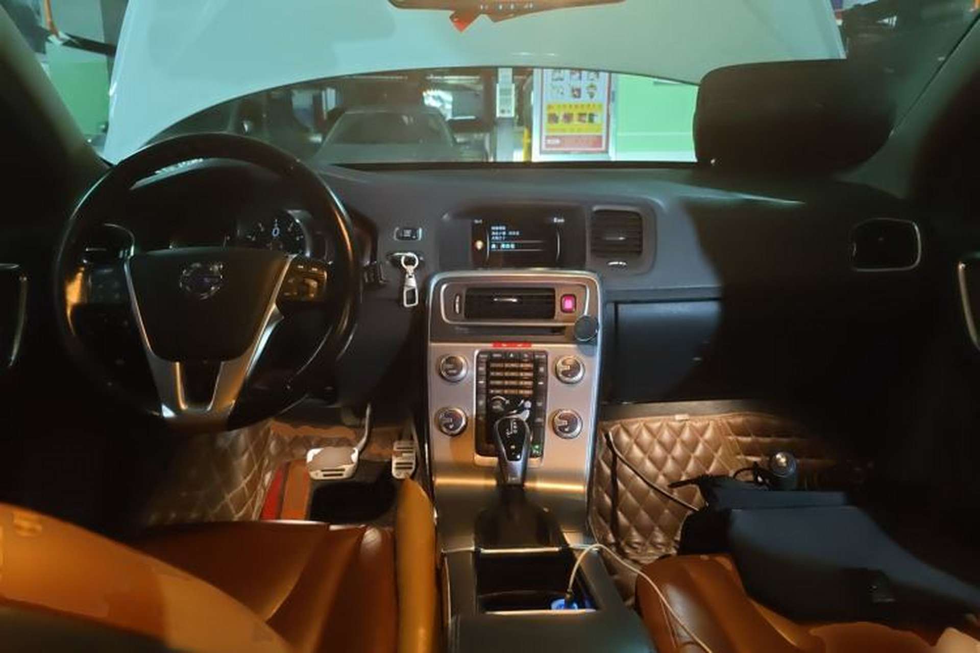 Used Volvo S60 2014 S60L 2.0T Zhiyuan Edition Center Console