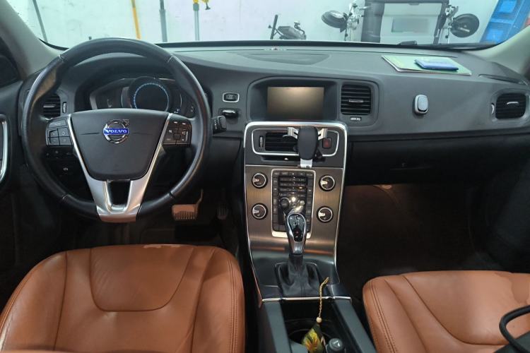 Used Volvo S60 2014 S60L T5 Intelligent Drive Edition Center Console