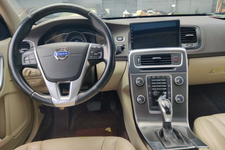 Used Volvo S60 2014 S60L 2.0T Intelligent Upgrade Edition Center Console