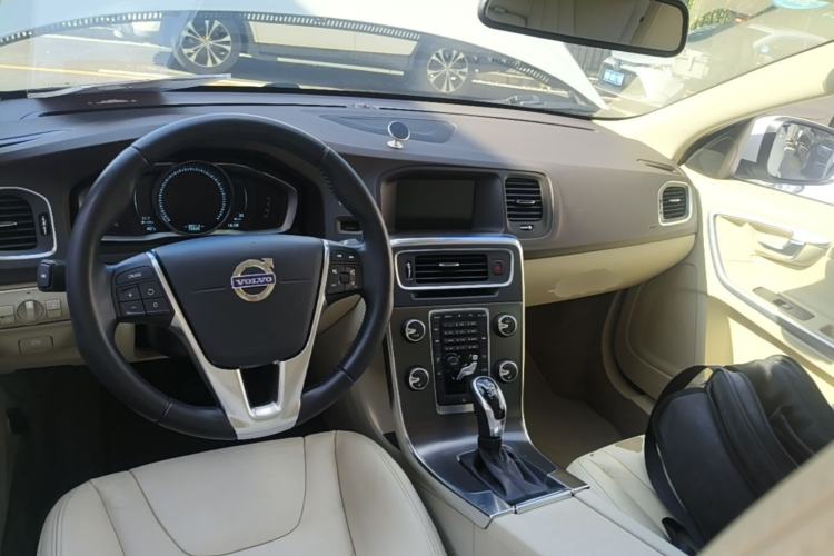 Used Volvo S60 2014 S60L T5 Intelligent Drive Edition Center Console