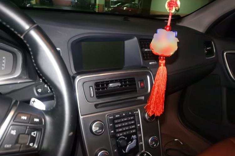 Used Volvo S60 2014 T5 Zhiya Edition Center Console