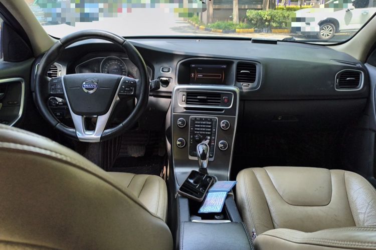 Used Volvo S60 2014 T5 Zhiyi Edition Center Console