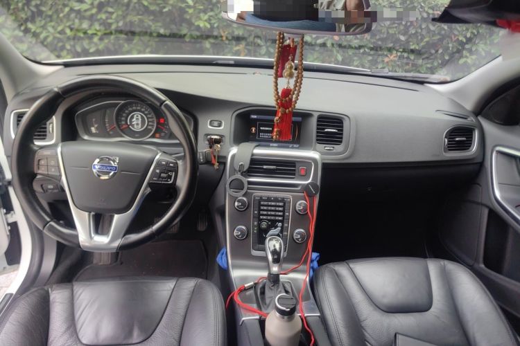 Used Volvo S60 2014 T5 Zhiyi Edition Center Console