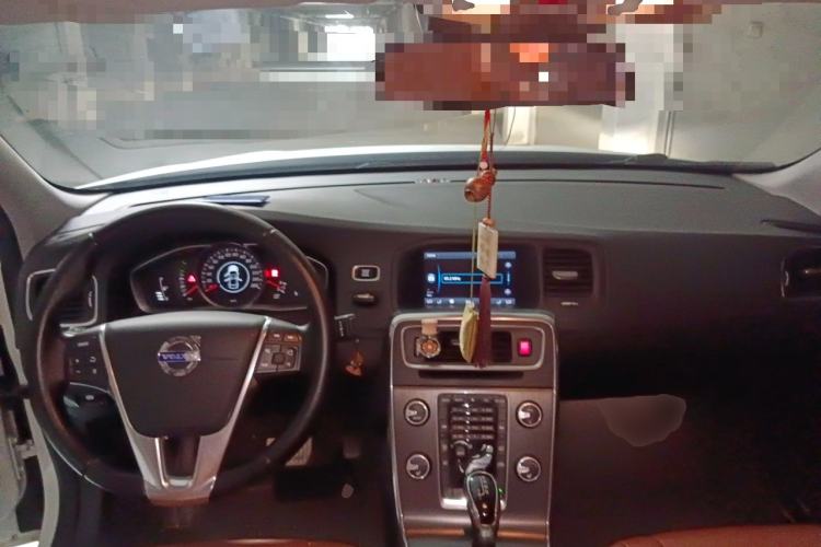 Used Volvo S60 2014 T5 Zhiyi Edition Center Console