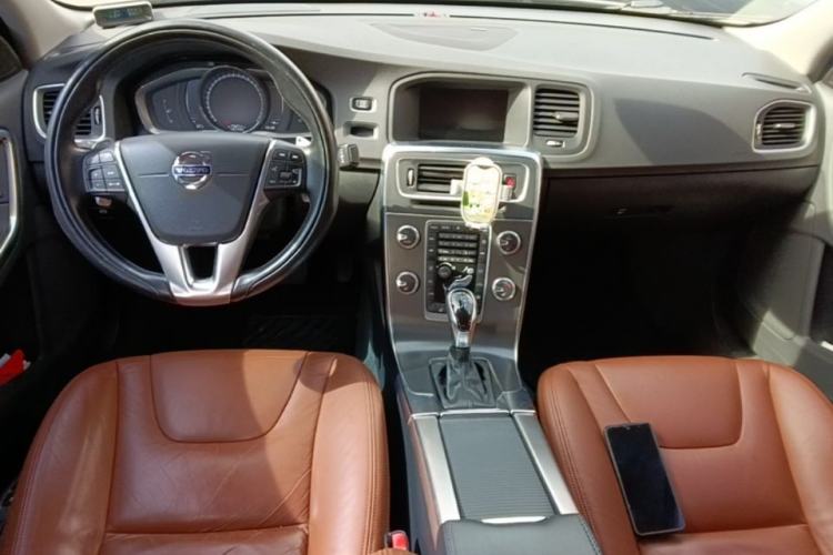 Used Volvo S60 2014 S60L T5 Smart Upgrade Edition Center Console