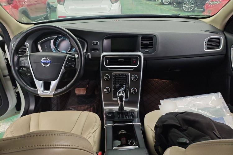 Used Volvo S60 2014 T5 Zhiya Edition Center Console