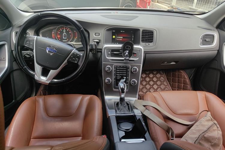 Used Volvo S60 2014 S60L T5 Intelligent Drive Edition Center Console
