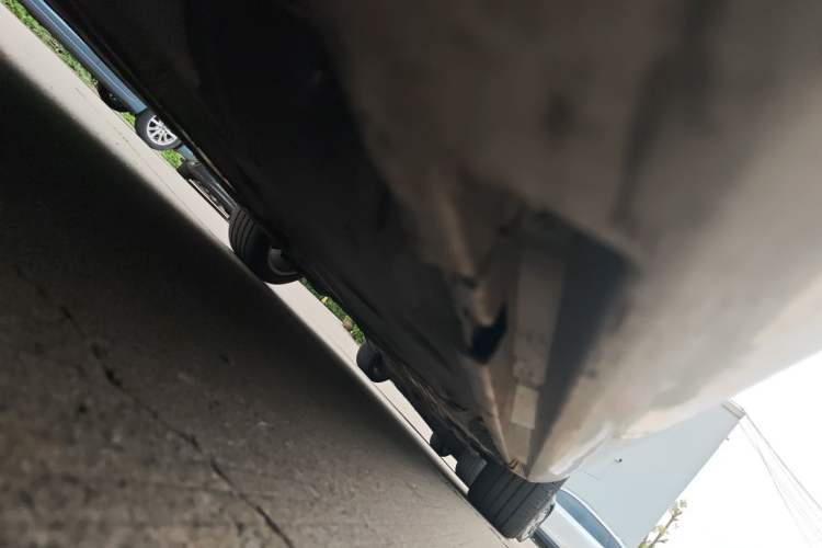 Used Volvo S60 2014 S60L 2.0T Zhiyuan Edition Chassis Front Left