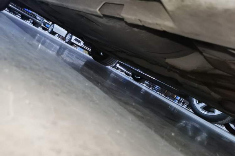 Used Volvo S60 2014 S60L 2.0T Zhiyuan Edition Chassis Front Right