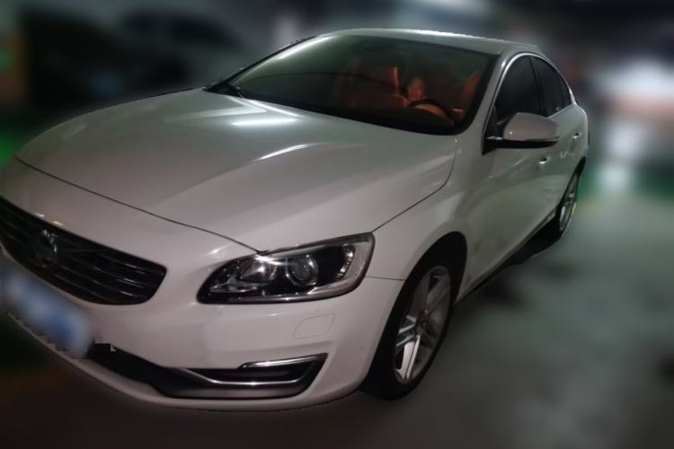 Used Volvo S60 2014 T5 Zhiya Edition Guazi used car, China used car export, Used car for sale, Used Volvo cars, Cheapest cars for sale