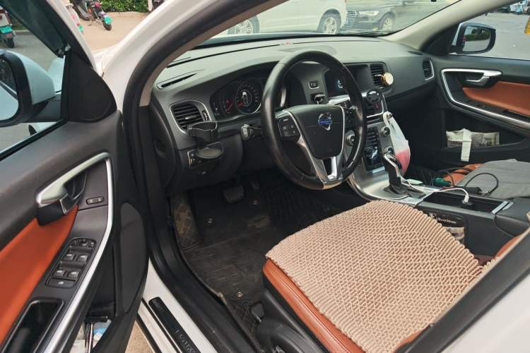 Used Volvo S60 2014 S60L 2.0T Zhiyuan Edition Driver Seat