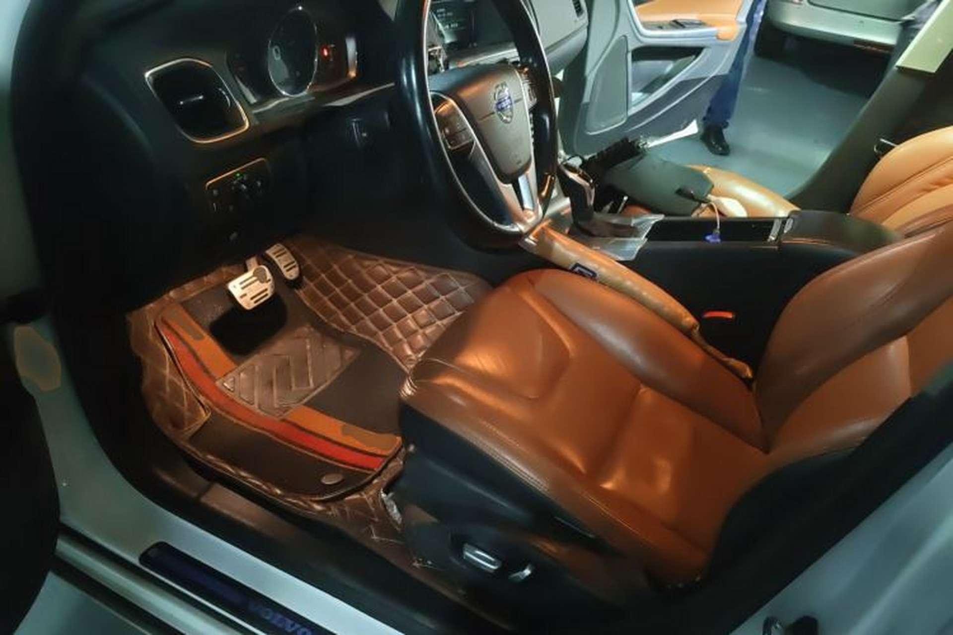 Used Volvo S60 2014 S60L 2.0T Zhiyuan Edition Driver Seat