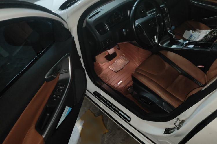 Used Volvo S60 2014 S60L 2.0T Zhiyuan Edition Driver Seat