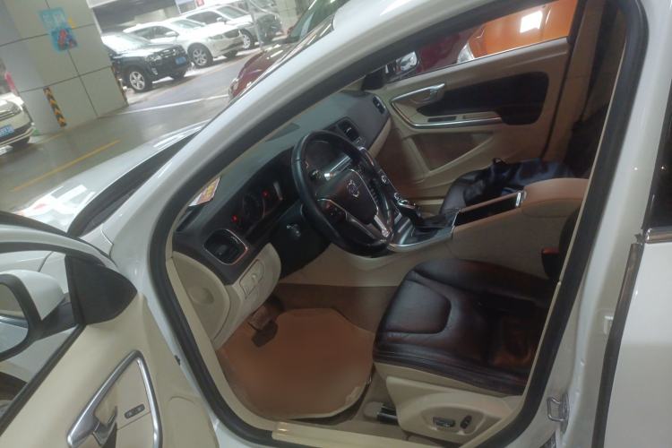 Used Volvo S60 2014 S60L 2.0T Zhiyuan Edition Driver Seat