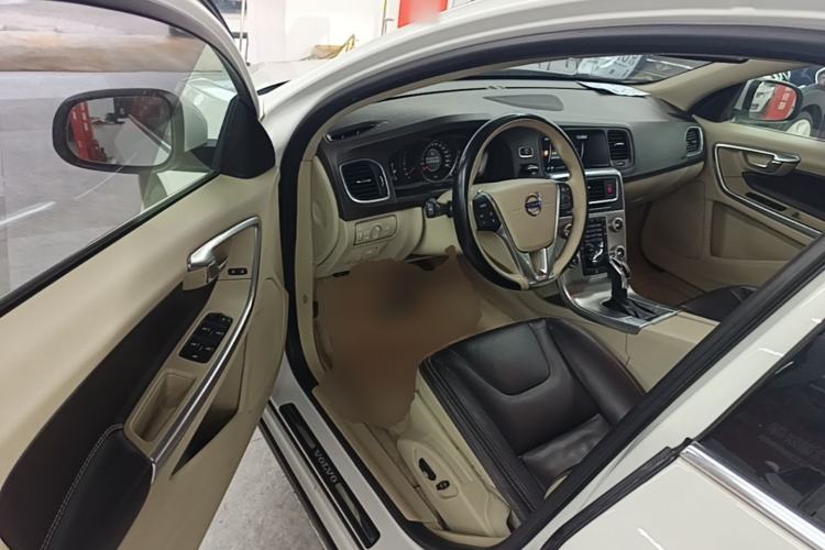 Used Volvo S60 2014 S60L 2.0T Zhiyuan Edition Driver Seat