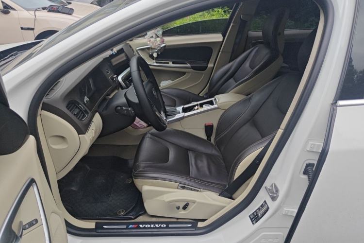 Used Volvo S60 2014 S60L 2.0T Zhiyuan Edition Driver Seat