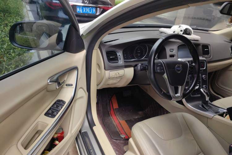 Used Volvo S60 2014 S60L 2.0T Zhiyuan Edition Driver Seat