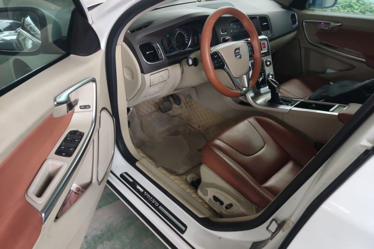 Used Volvo S60 2014 S60L 2.0T Zhiyuan Edition Driver Seat
