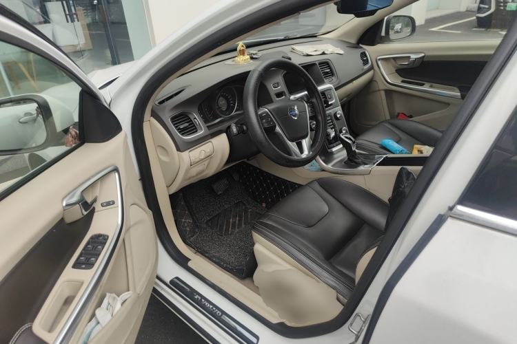 Used Volvo S60 2014 S60L 2.0T Zhiyuan Edition Driver Seat