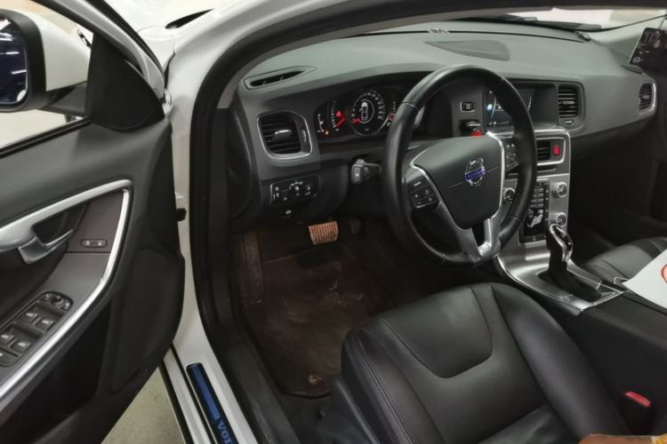 Used Volvo S60 2014 S60L 2.0T Zhiyuan Edition Driver Seat