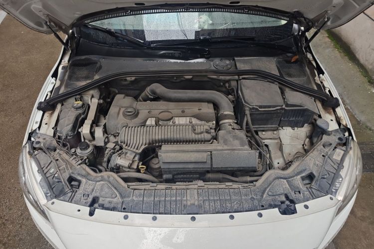 Used Volvo S60 2014 T5 Zhiya Edition Engine Bay
