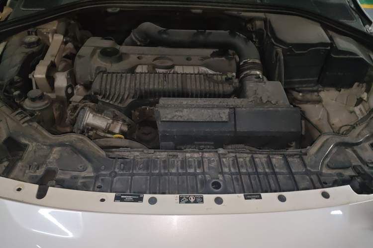 Used Volvo S60 2014 S60L 2.0T Zhiyuan Edition Engine Bay
