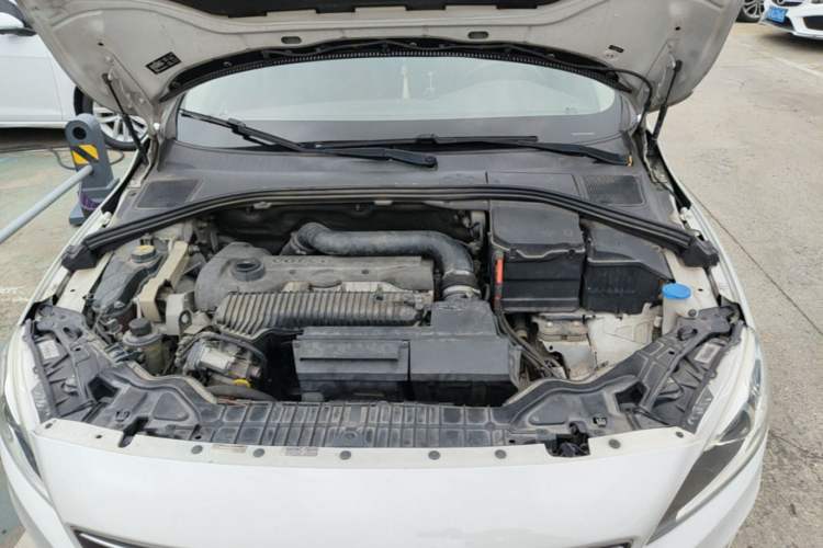 Used Volvo S60 2014 S60L 2.0T Zhiyuan Edition Engine Bay