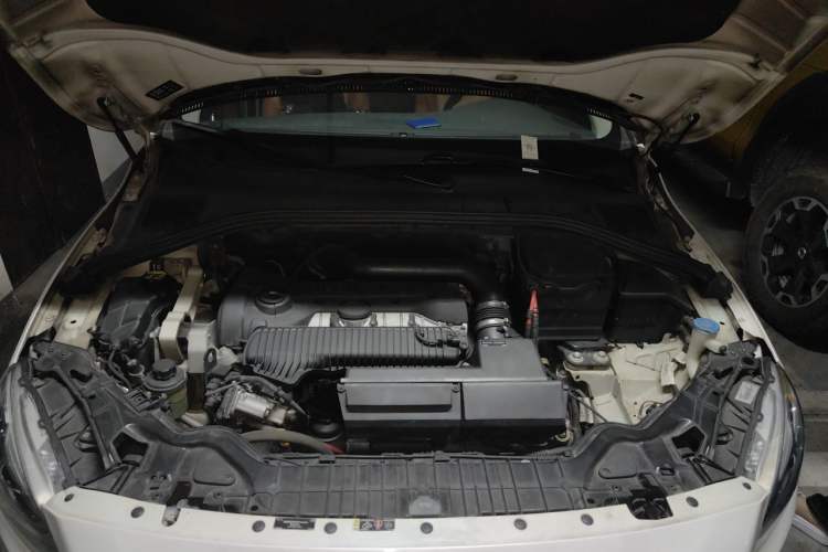 Used Volvo S60 2014 S60L 2.0T Zhiyuan Edition Engine Bay