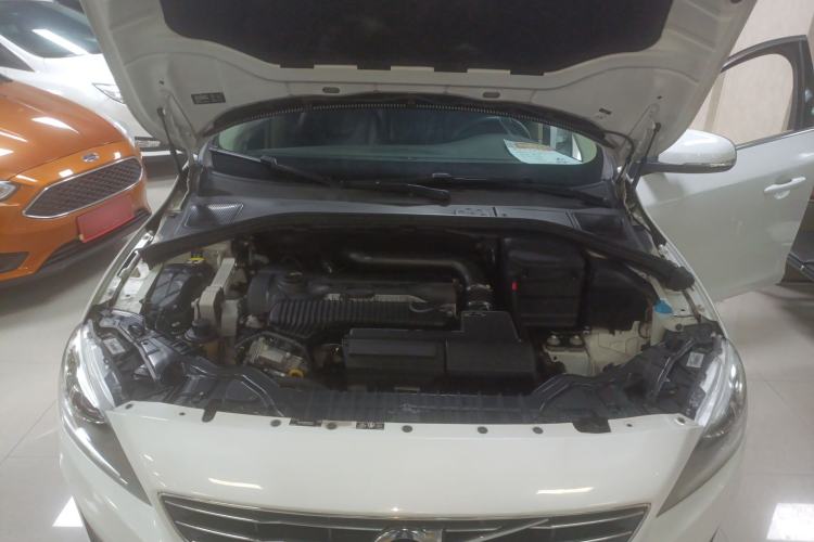 Used Volvo S60 2014 S60L 2.0T Zhiyuan Edition Engine Bay