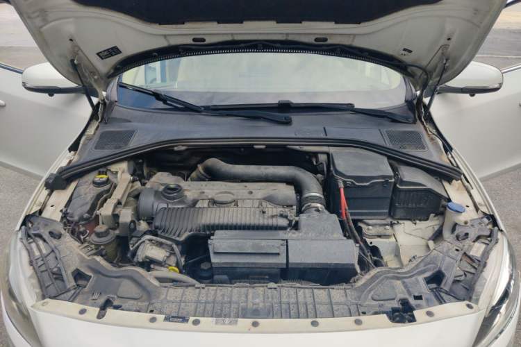 Used Volvo S60 2014 S60L 2.0T Intelligent Upgrade Edition Engine Bay