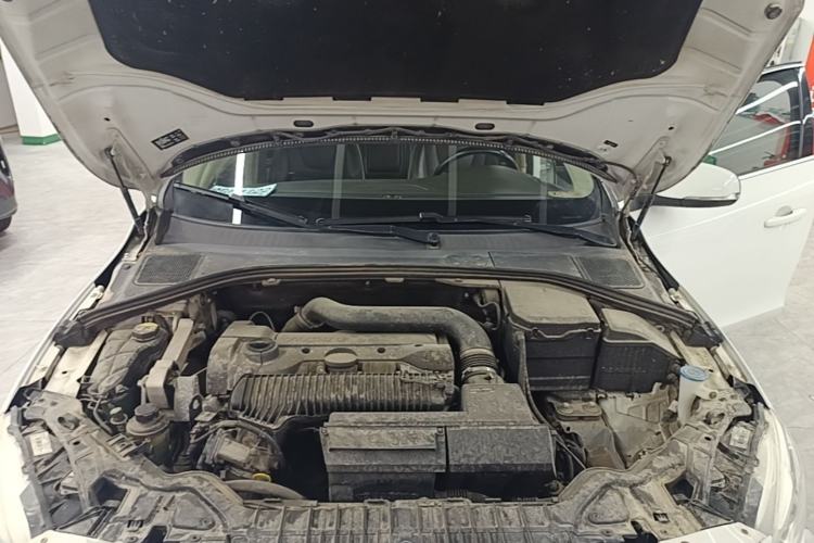 Used Volvo S60 2014 S60L 2.0T Zhiyuan Edition Engine Bay