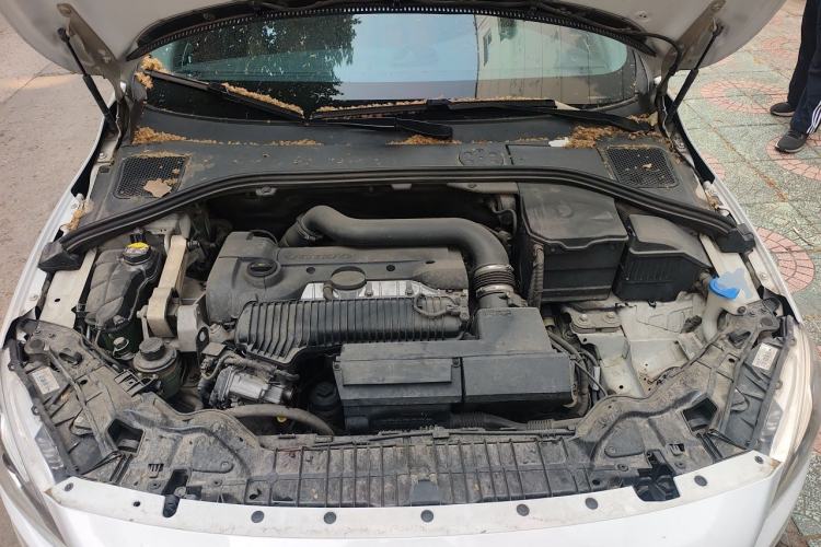 Used Volvo S60 2014 S60L 2.0T Zhiyuan Edition Engine Bay