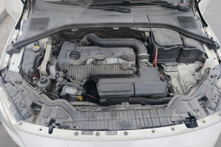 Used Volvo S60 2014 S60L 2.0T Zhiyuan Edition Engine Bay