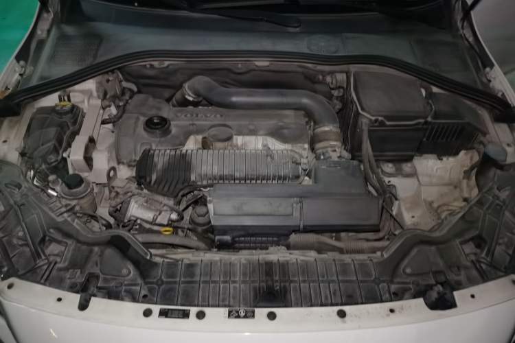 Used Volvo S60 2014 T5 Zhiya Edition Engine Bay